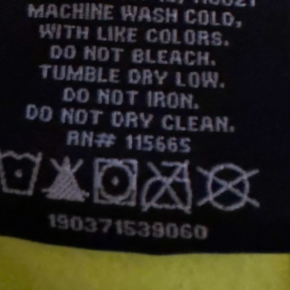 Child’s DC Comic’s Batman hoodie print fabric with iconic chest symbol #120 - Picture 5 of 5